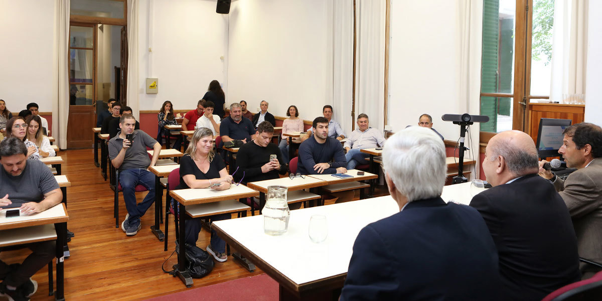 Presentación del informe "Acceso al agua y saneamiento en el Partido de La Plata: situación actual y evolución reciente"