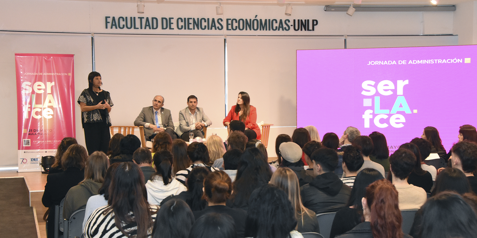 La actividad libre y gratuita, organizada por el Departamento de Ciencias Administrativas y el Instituto de Investigaciones Administrativas, se realizó el miércoles 31 mayo desde las 13hs en el Aula Magna de nuestra Facultad de Ciencias Económicas UNLP.