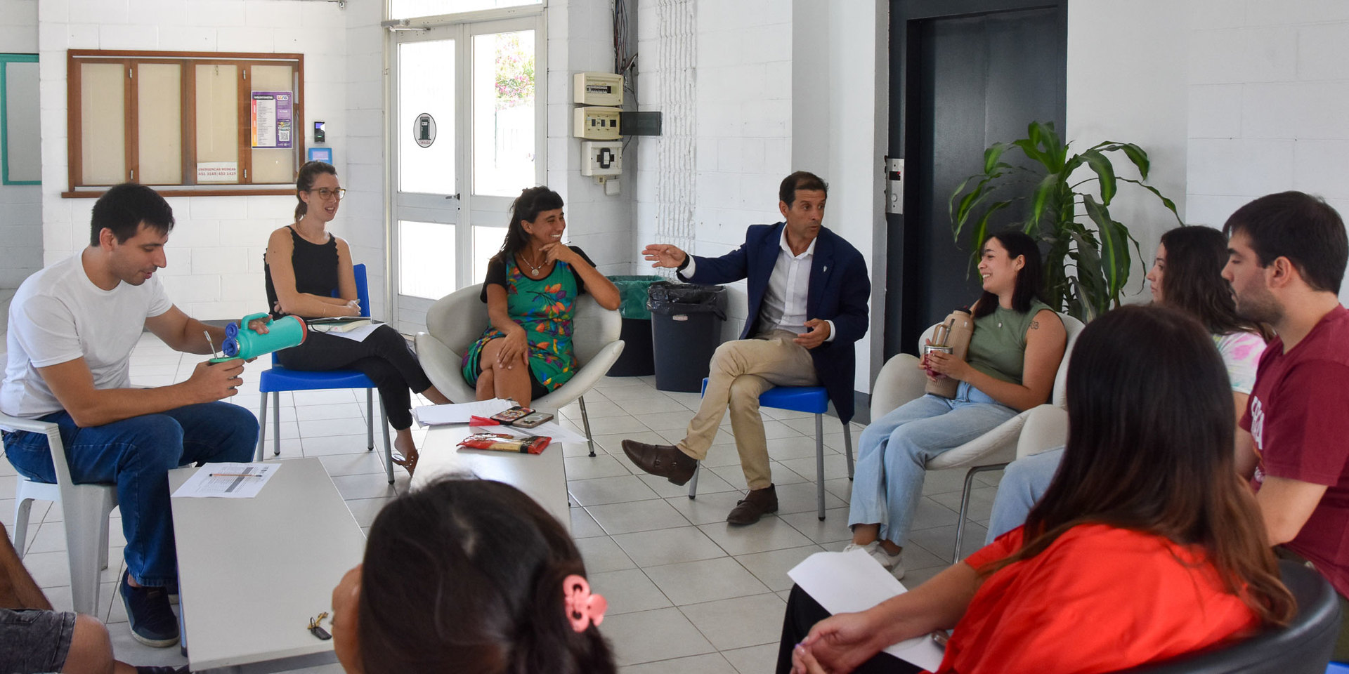 Visita a estudiantes en el Albergue Universitario