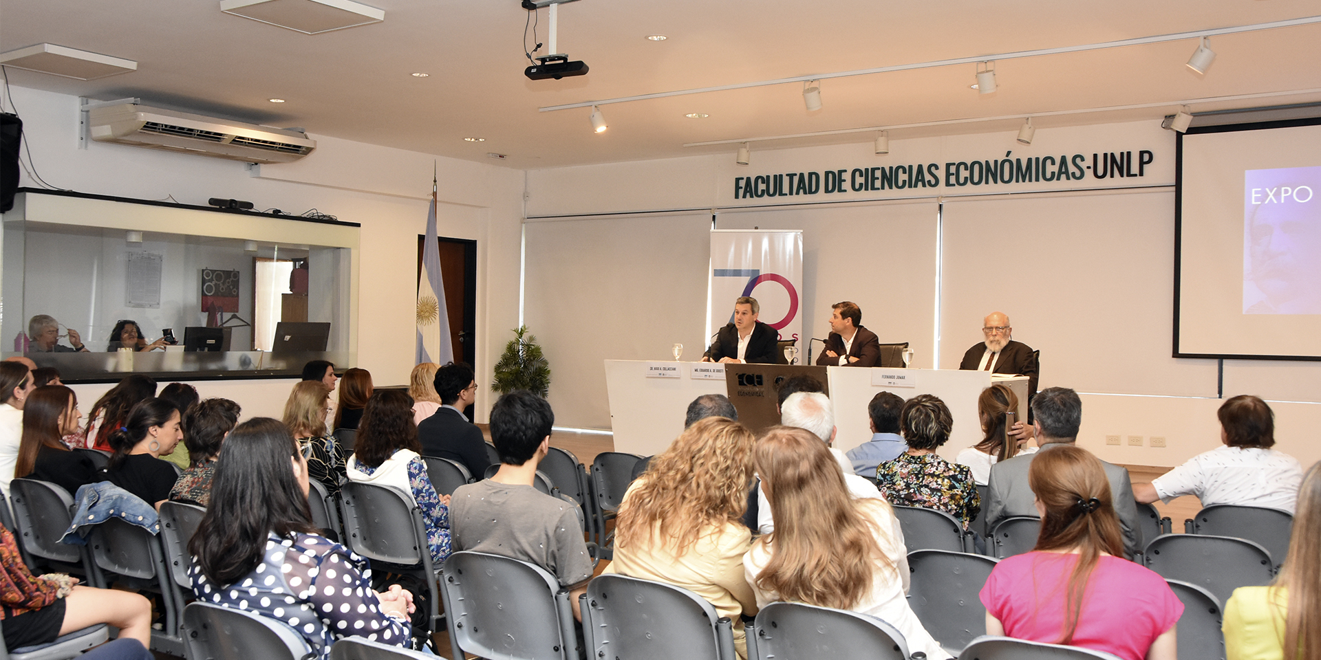 La jornada se realizó el jueves 23 de noviembre desde las 11 hs. en el aula Magna de nuestra Facultad de Ciencias Económicas.