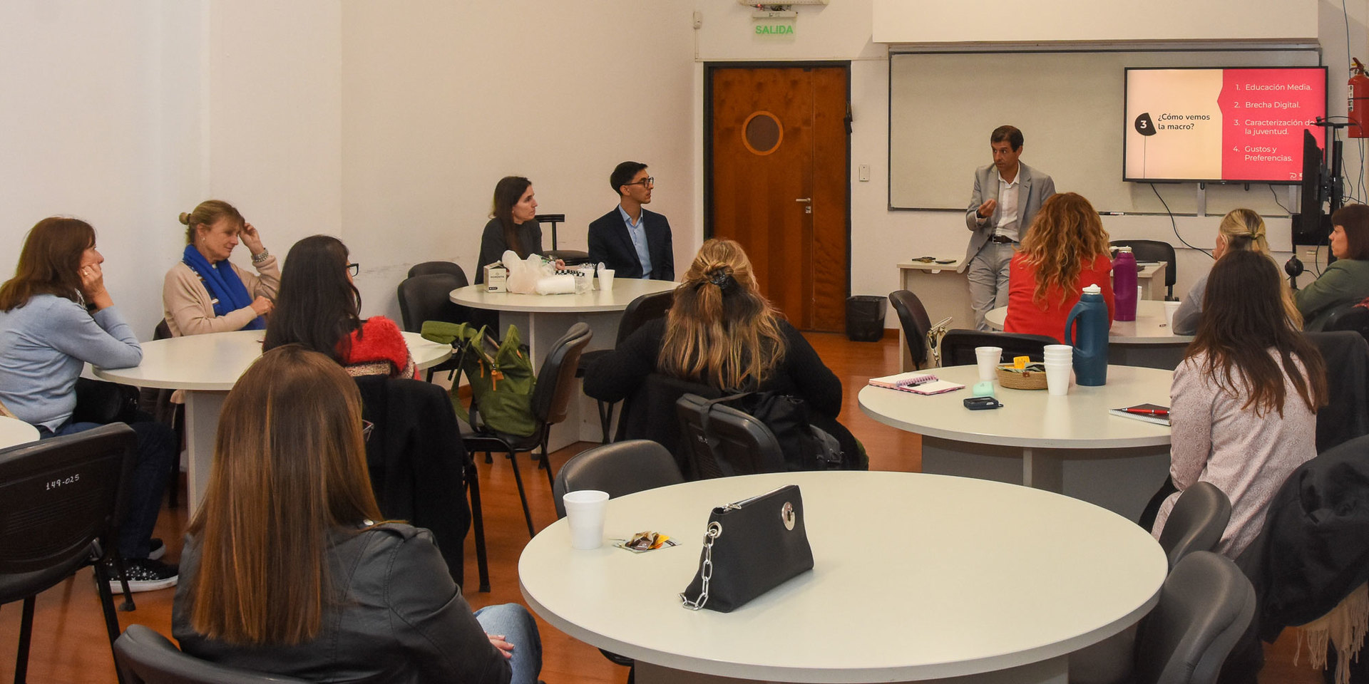 Charla "Escuelas que empoderan: el rol de la educación financiera"