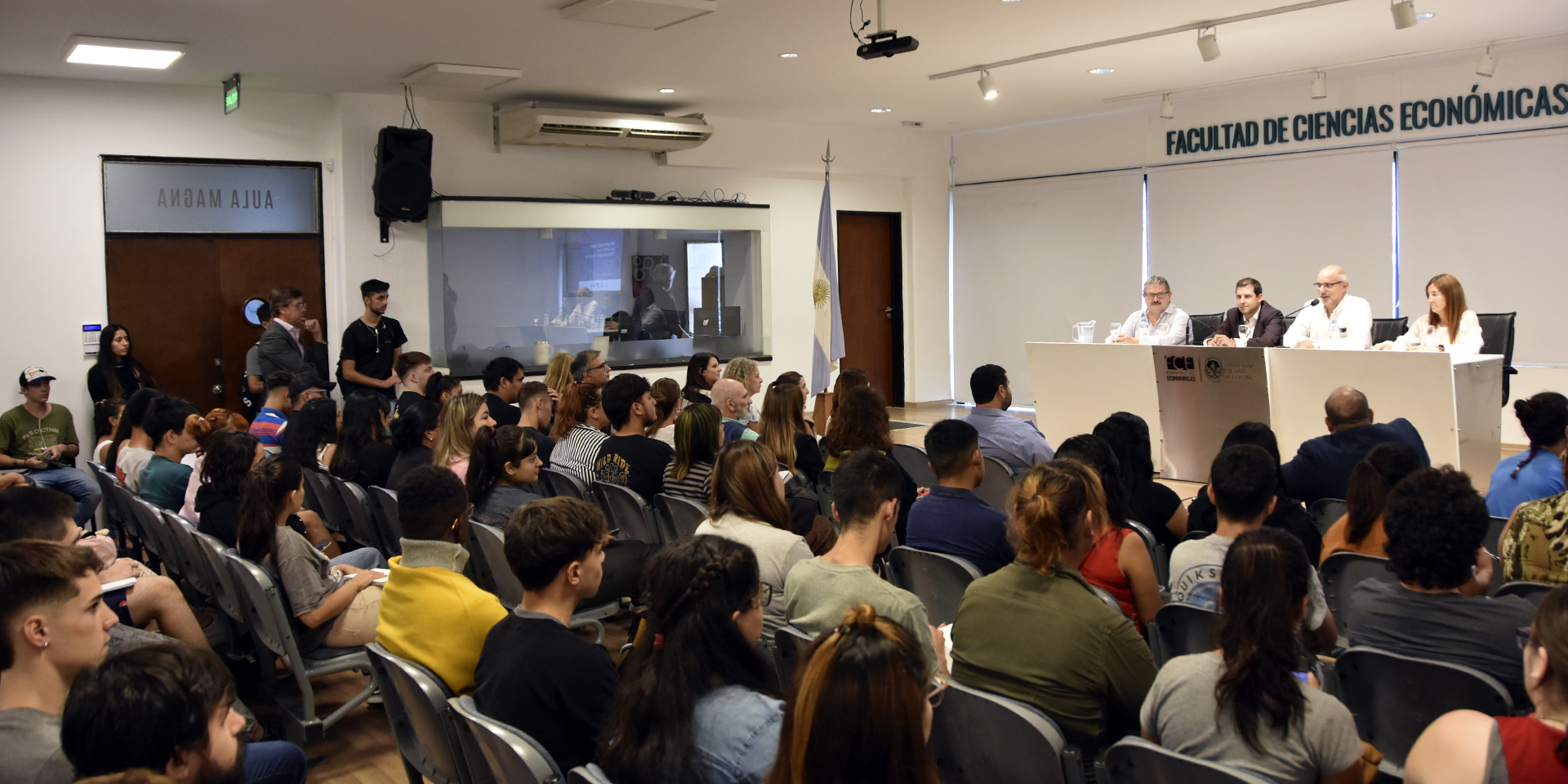 La actividad se realizó el jueves 23 de marzo de 16:00 a 18:30 hs. en el Aula Magna de nuestra Facultad de Ciencias Económicas UNLP.