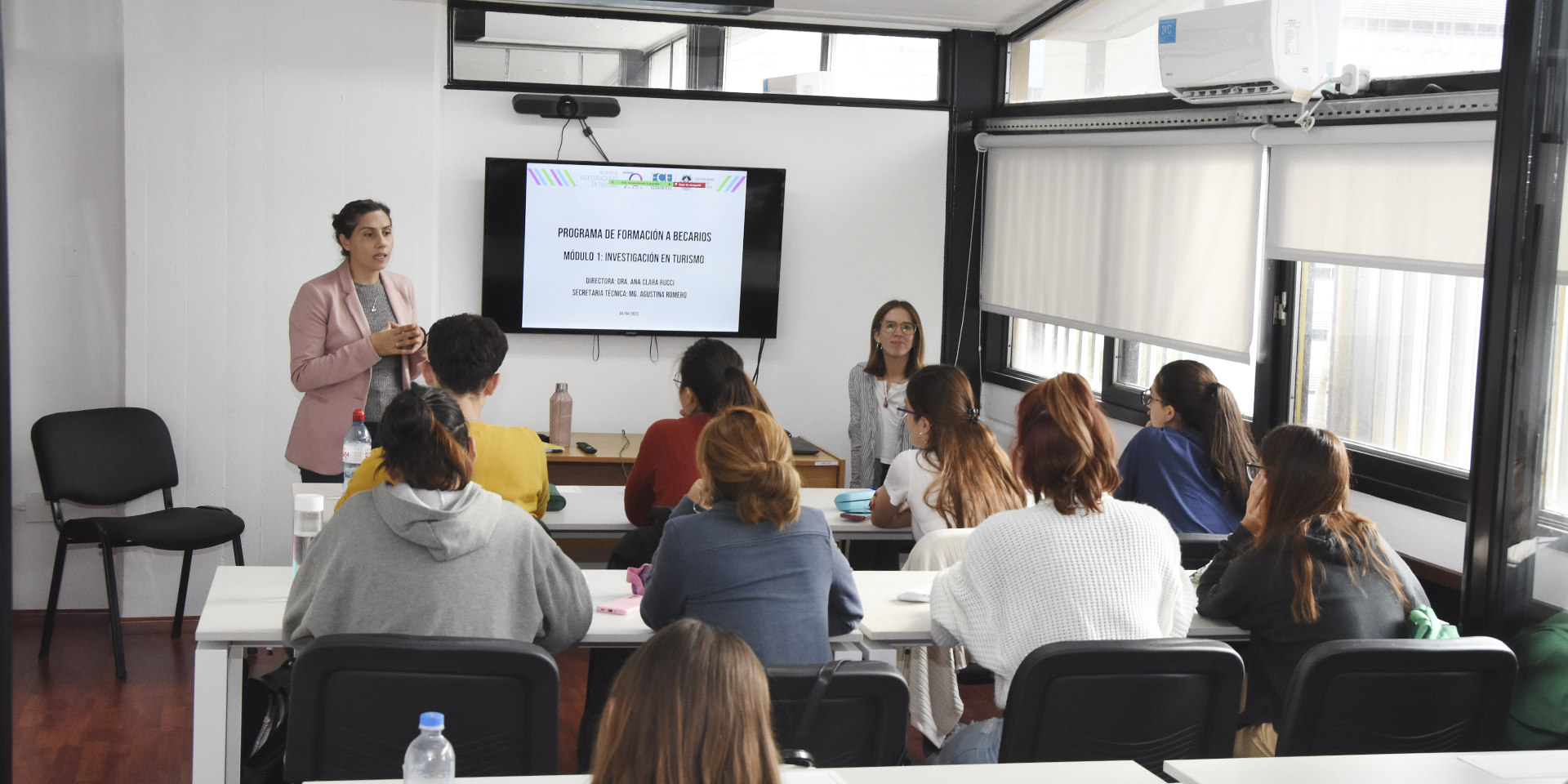 El programa, organizado en el marco del Programa de Apoyo a la Investigación (PAI) aprobado por Res. N° 1230/22, comenzó a desarrollarse el martes 4 de abril de 16 a 18 hs. en la sala 425/427 de nuestra Facultad de Ciencias Económicas UNLP.