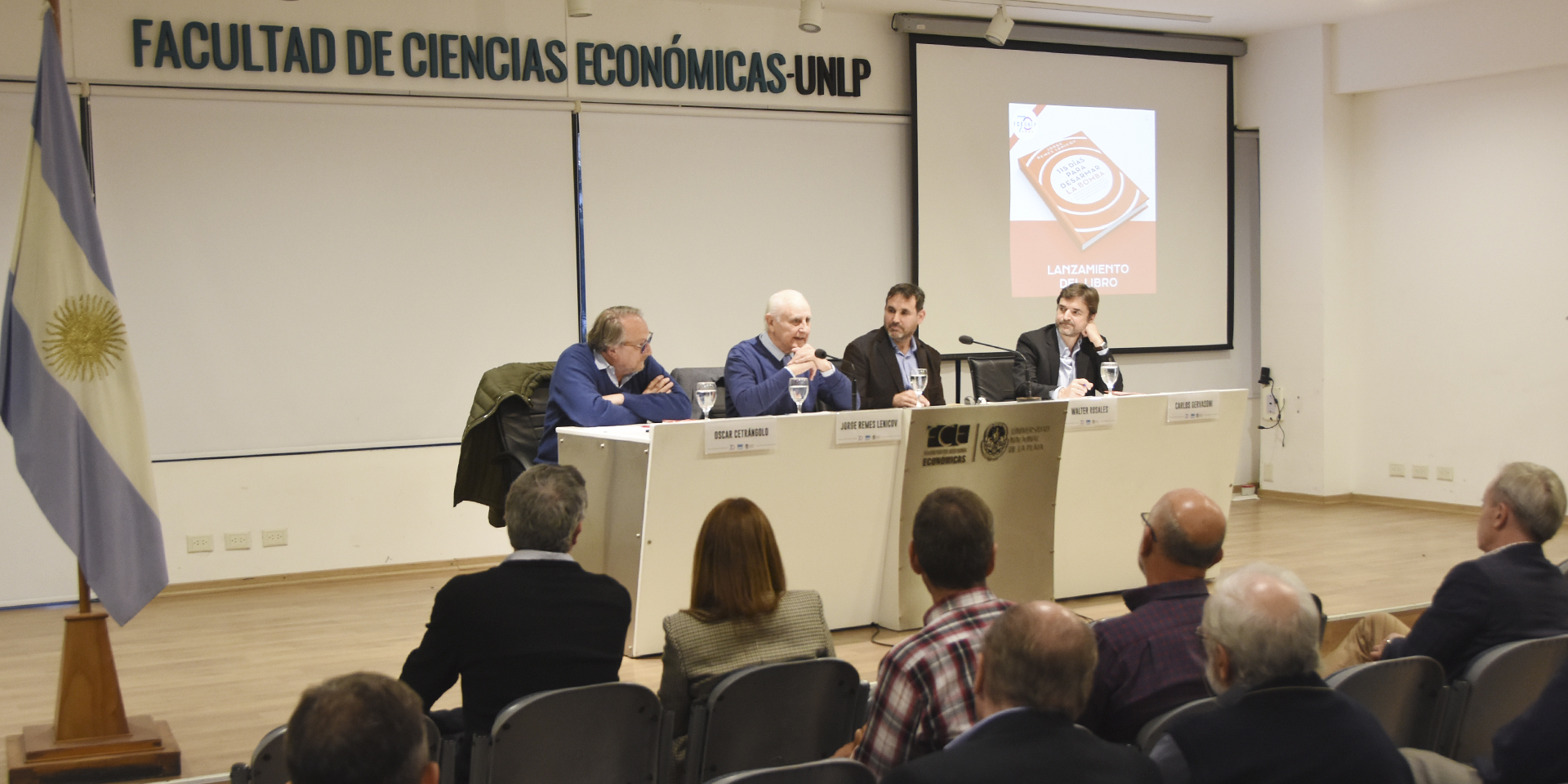 El ex Ministro de Economía de la Nación Argentina, Jorge Luis Remes Lenicov, presentó su libro el miércoles 3 de mayo a las 18 hs. en el Aula Magna de nuestra Facultad de Ciencias Económicas UNLP.