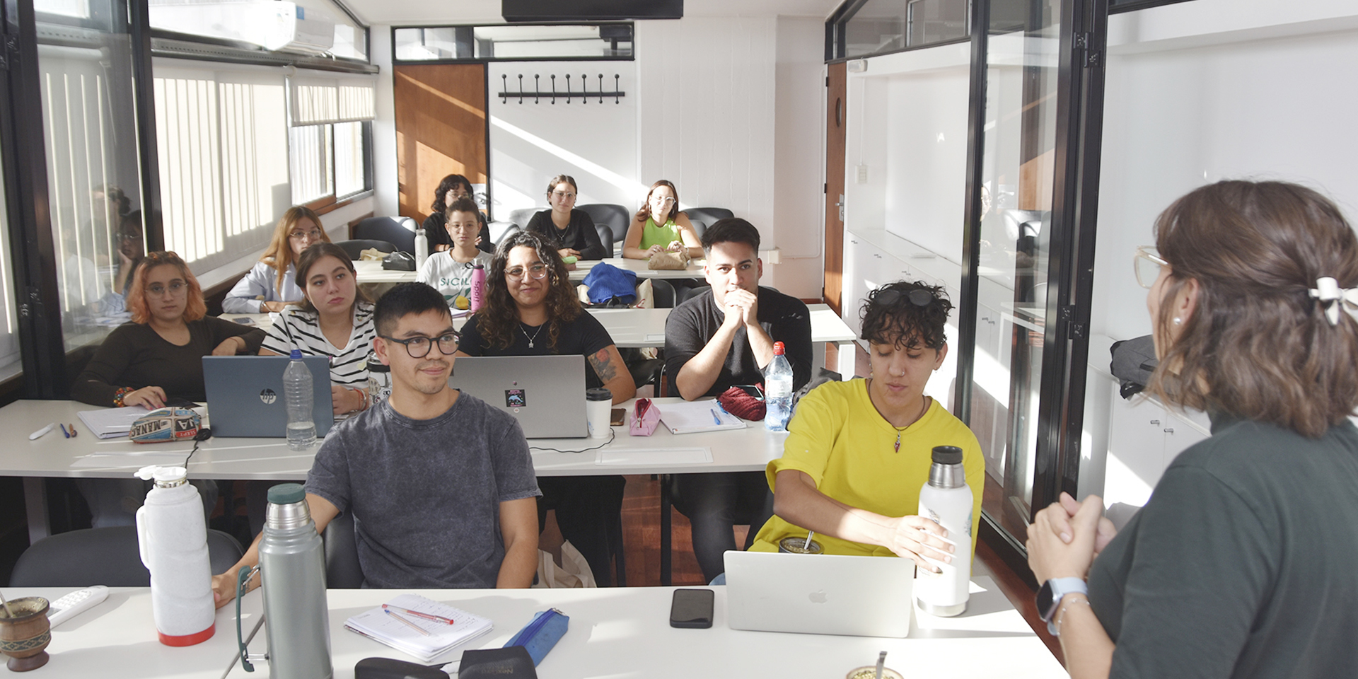 El programa, organizado en el marco del Programa de Apoyo a la Investigación (PAI) aprobado por Res. N° 1230/22, comenzó a desarrollarse el viernes 4 de abril de 15 a 17 hs. en la sala 425/427 de nuestra Facultad de Ciencias Económicas UNLP.